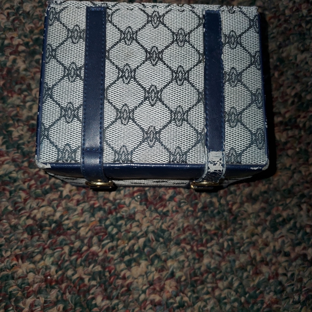 Jewelry box